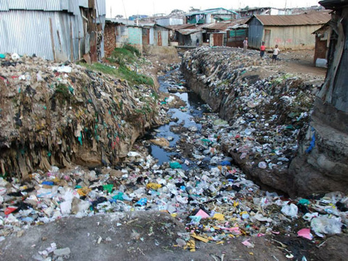 インドの貧民村.jpg
