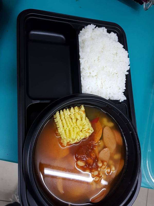 コンビニブデチゲ弁当2.jpg