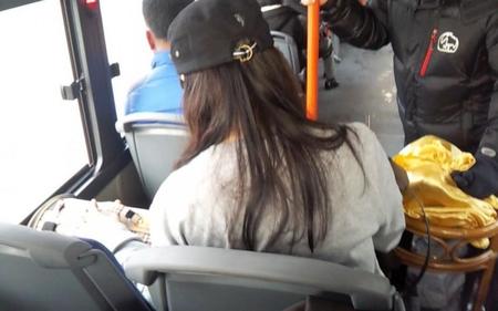 バス占領した韓国女たち3.jpg