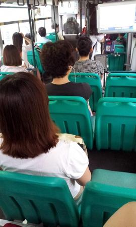 バス占領した韓国女たち5.jpg