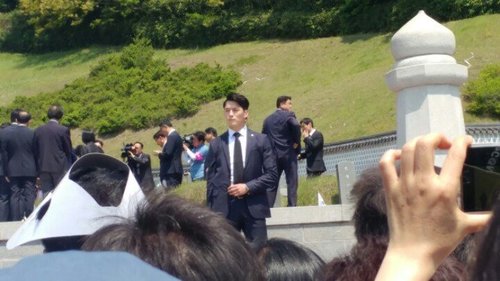 ムン大統領のボディガードresized_20170518_122157_929128846.jpg