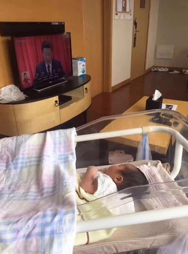 中国の病院の赤ちゃん.png
