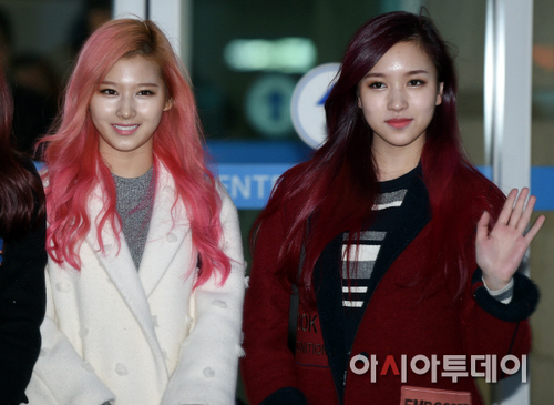 twiceミナとサナ.jpg